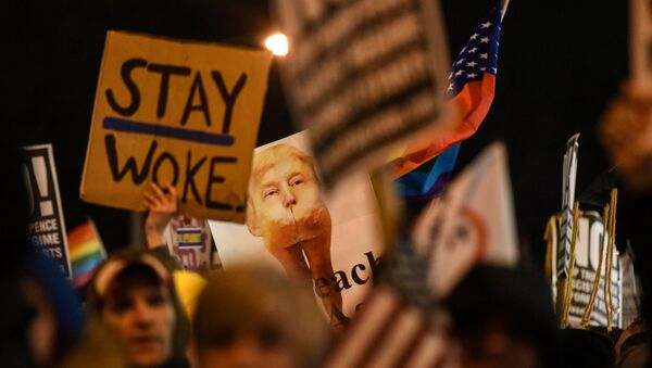 АКШнын жаны шайланган президенти Дональд Трампка каршы акцияга чыккан Нью-Йорк шаарынын жашоочулары - Sputnik Кыргызстан
