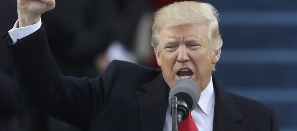 Президент США Дональд Трамп произносит вступительную речь во время инаугурации в Вашингтоне - Sputnik Кыргызстан