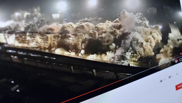 Снимок с видеохостинга Youtube канала Live Leak. Разрушение взрывом 19 многоэтажных домов - Sputnik Кыргызстан