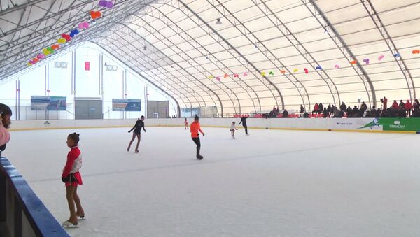 Нарын шаарында заманбап хоккей аянтчасы иштей баштады - Sputnik Кыргызстан