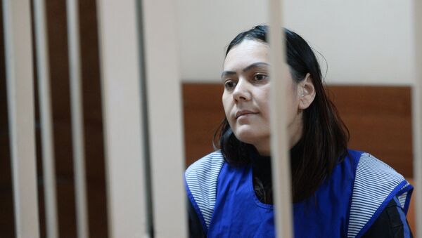 Няня Гюльчехра Бобокулова, обвиняемая в убийстве 4-летней девочки Насти Мещеряковой, в зале Пресненского суда Москвы - Sputnik Кыргызстан