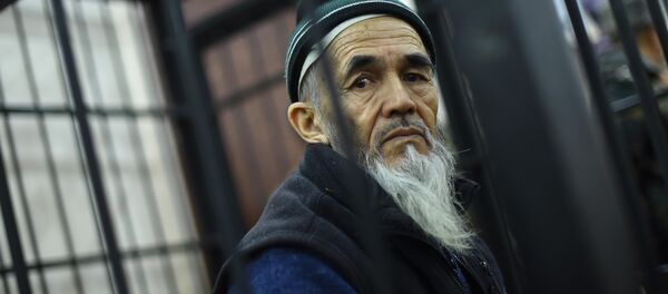 Обвиняемый в разжигании межэтнического конфликта на юге Кыргызстана в 2010 году Азимжан Аскаров в Чуйском областном суде - Sputnik Кыргызстан