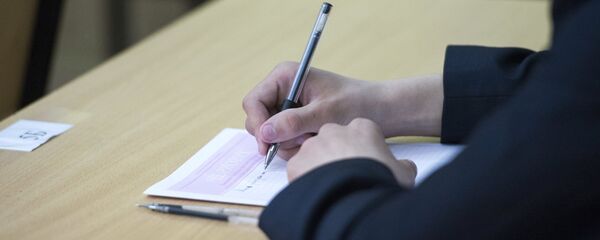 Окуучулар экзамен башталышына чейин. Архив Окуучулар экзамен башталышына чейин. Архив - Sputnik Кыргызстан