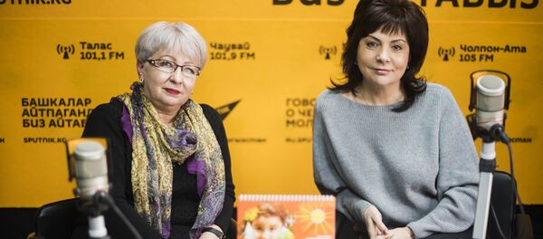Волонтеры фонда Help the children — SKD Елена Конева (справа) и Елена Перевозникова во время интервью Sputnik Кыргызстан - Sputnik Кыргызстан