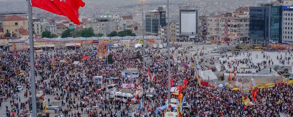 Горожане на площади Таксим в Стамбуле. Архивное фото - Sputnik Кыргызстан