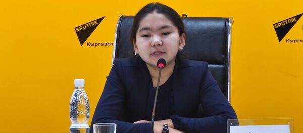 Пан Ги Мундун колун кыскан КР окуучусу кыздардын укугун коргогусу келет - Sputnik Кыргызстан