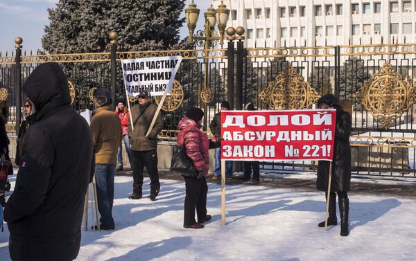 Закон о запрете почасовых и посуточных квартир был подписан президентом в конце прошлого года. - Sputnik Кыргызстан