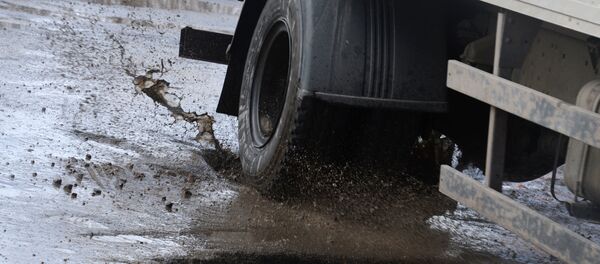 Разбитые дороги в Великом Новгороде Разбитые дороги в Великом Новгороде - Sputnik Кыргызстан