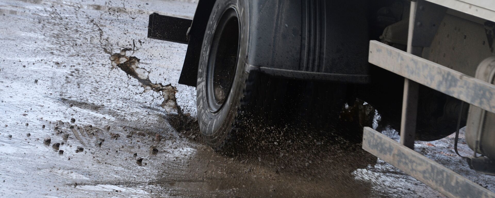 Оор жүк ташуучу унаа  - Sputnik Кыргызстан, 1920, 11.03.2026