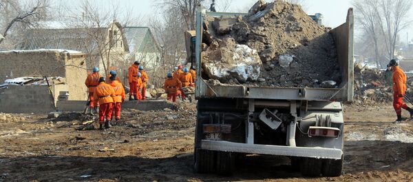 Сбор и вывоз обломков на месте крушения Boeing 747 в селе Дача СУ - Sputnik Кыргызстан