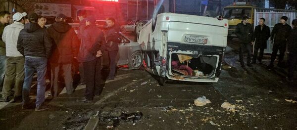 Бишкектеги Токтогул жана Шопоков көчөлөрүнүн кесилишиндеги жол кырсыгы - Sputnik Кыргызстан