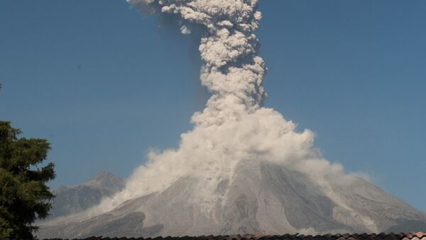 Извержение вулкана Колима в Мексике - Sputnik Кыргызстан