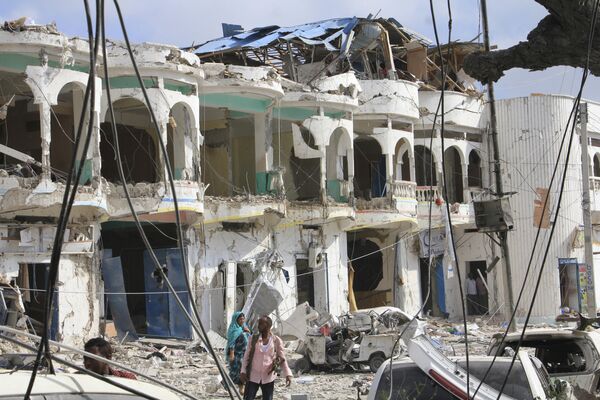 Сомалинин борбору Могадишо шаарында террорчулар Dayah мейманканасына кол салышты. Анын кесепетинен 23 киши каза болуп, 43 киши түрдүү жаракаттарды алган - Sputnik Кыргызстан