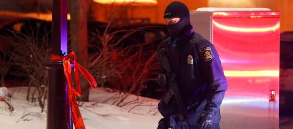 Сотрудник полиции Канады у мечети в Квебеке где произошла стрельба - Sputnik Кыргызстан