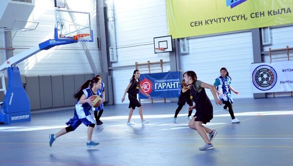 Бишкек шаарындагы окуучу кыздар арасында баскетбол боюнча мектеп лигасы - Sputnik Кыргызстан
