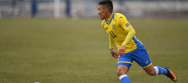 Оюн талаасындагы футболчу. Архив - Sputnik Кыргызстан