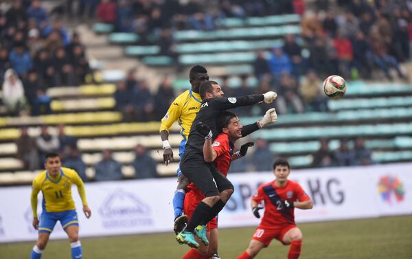 Игра в рамках квалификационного раунда Кубка Азиатской футбольной конфедерации состоялась во вторник на ошском стадионе - Sputnik Кыргызстан