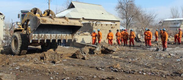 Сбор и вывоз обломков на месте крушения Boeing 747 в селе Дача СУ - Sputnik Кыргызстан