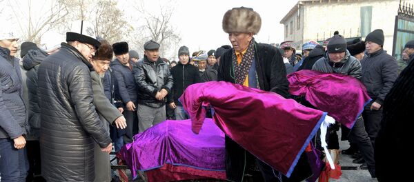 Похороны по погибшим в результате крушения грузового Боинга-747-400 в Дача СУ - Sputnik Кыргызстан