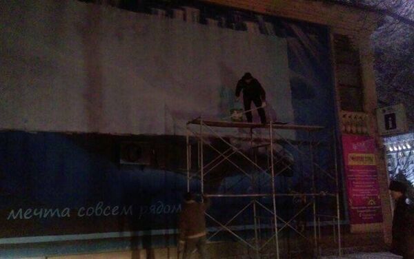 Граффити с китом-белухой закрасили в Бишкеке, сообщил корреспонденту Sputnik Кыргызстан один из авторов работы руководитель арт-группы DOXA Сергей Келлер - Sputnik Кыргызстан