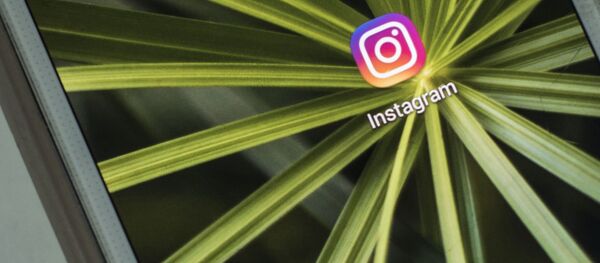 Приложение Instagram на экране смартфона - Sputnik Кыргызстан