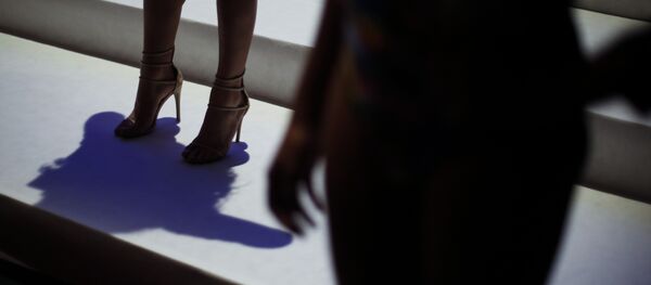 Девушка на каблуках. Архивное фото - Sputnik Кыргызстан