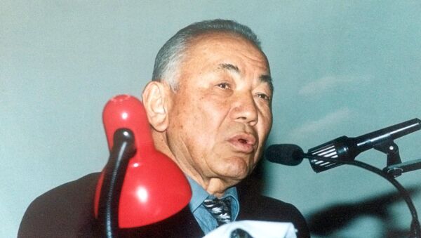 Депутат легендарного парламента, общественный деятель и ученый Жамин Акималиев. Архивное фото - Sputnik Кыргызстан