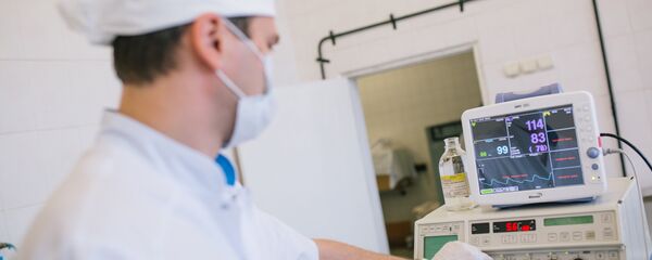 Операция по удалению злокачественной опухоли - Sputnik Кыргызстан