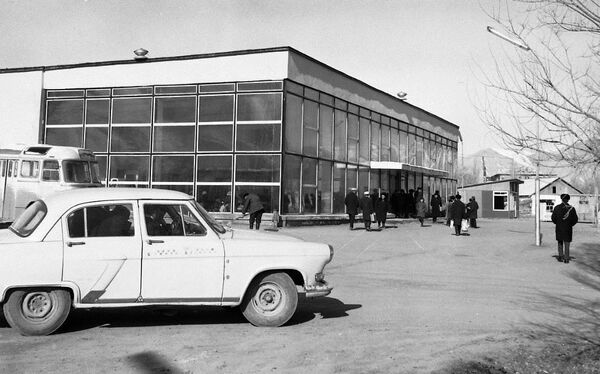 Здание автовокзала города Нарына - Sputnik Кыргызстан