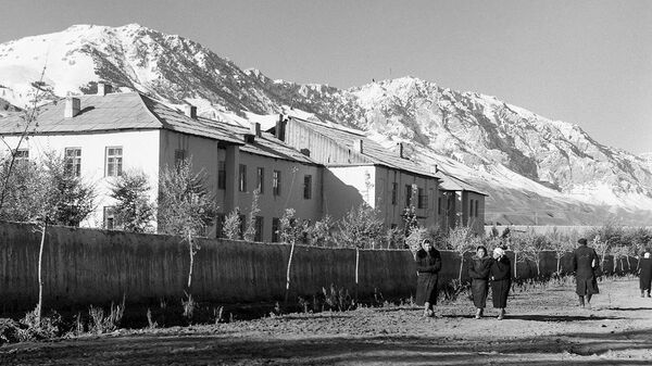 Азыркы Нарын педагогикалык колледжи мурда, 1939-жылы ачылган Гоголь атындагы мугалимдер институту  - Sputnik Кыргызстан