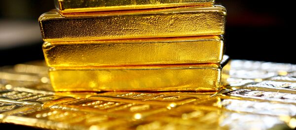 Золотые слитки в заводе Oegussa в Вене - Sputnik Кыргызстан