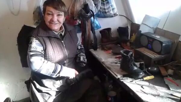 Өтүкчү аял Татьяна: 32 жылдан бери өтүк тигип үй-бүлөмдү багып келем - Sputnik Кыргызстан