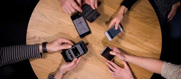 Мобильная сеть в Париже - Sputnik Кыргызстан