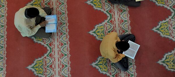 Мусульмане в мечети - Sputnik Кыргызстан