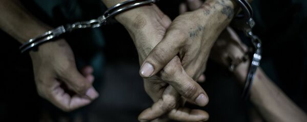 Кол кишенчен адам. Архив - Sputnik Кыргызстан