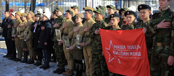 Акция памяти пилотов города Фрунзе, отправившихся на фронт ровно 75 лет назад - Sputnik Кыргызстан