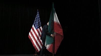 Флаги стран США и Ирана
