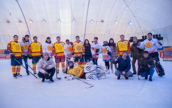 После завершения тренировочных сборов хоккеисты примут участие в зимних Азиатских играх, которые пройдут в Японии 19-26 февраля. - Sputnik Кыргызстан