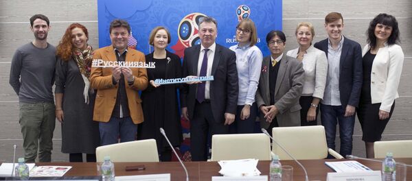 Круглый стол, посвященная запуску программы по обучению русскому языку для иностранных волонтеров в Институте русского языка имени Пушкина - Sputnik Кыргызстан