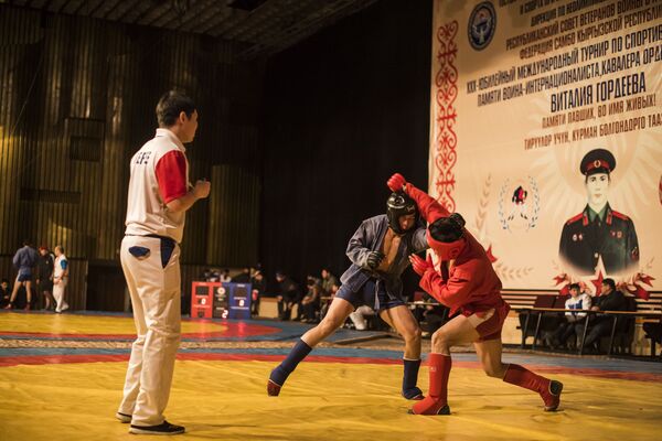 Международный турнир по самбо во Дворце спорта имени Каба уулу Кожомкула Международный турнир по самбо во Дворце спорта имени Каба уулу Кожомкула - Sputnik Кыргызстан