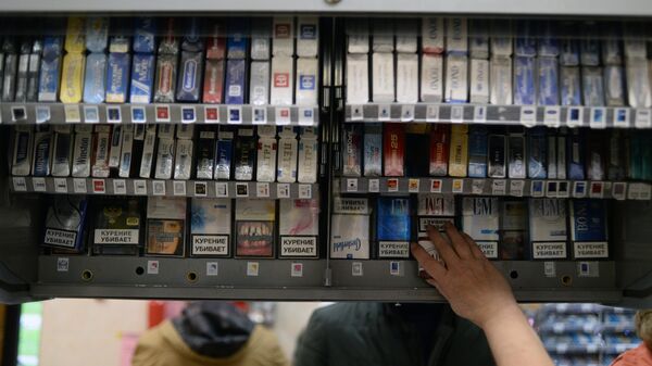 Продажа сигарет в одном из супермаркетов. Архивное фото - Sputnik Кыргызстан