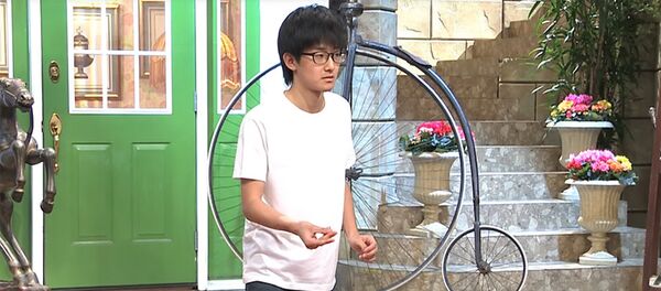 Рекорд Гиннесса: японский студент щелкнул пальцами 296 раз за минуту - Sputnik Кыргызстан