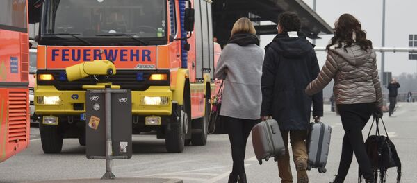 Утечка неизвестного вещества в аэропорту Гамбурга Утечка неизвестного вещества в аэропорту Гамбурга - Sputnik Кыргызстан