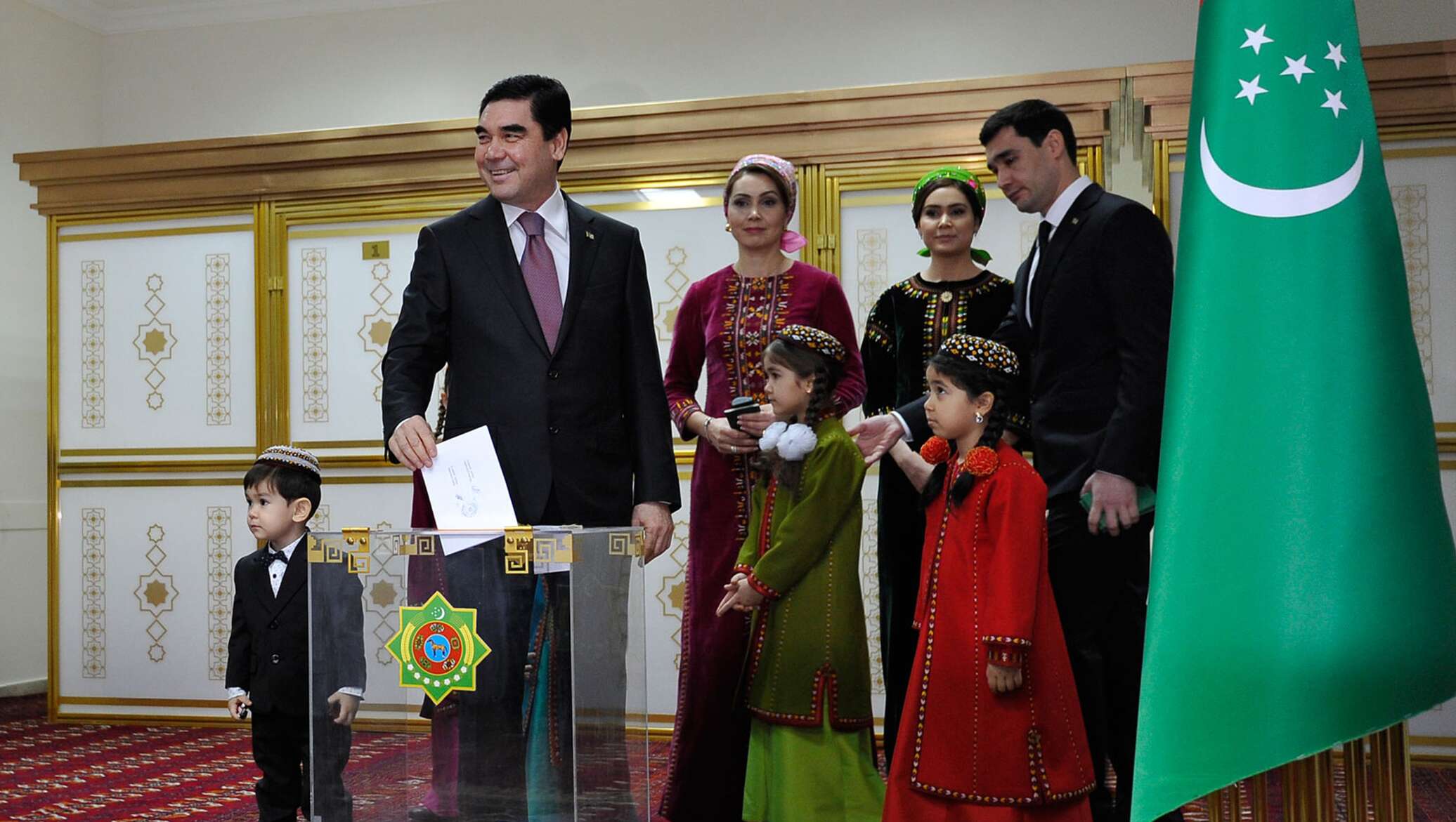Туркменистан срочные новости. Семья президента Туркменистана Гурбангулы Бердымухаммедов. Жена президента Туркменистана Сердар.