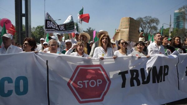 Протест против Трампа в Мексике - Sputnik Кыргызстан