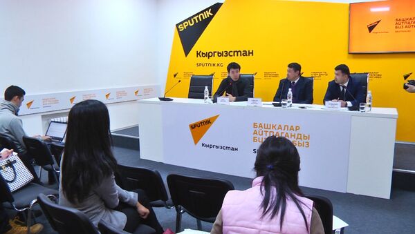 Люди плохо информированы о новых правилах регистрации авто — Баратов - Sputnik Кыргызстан