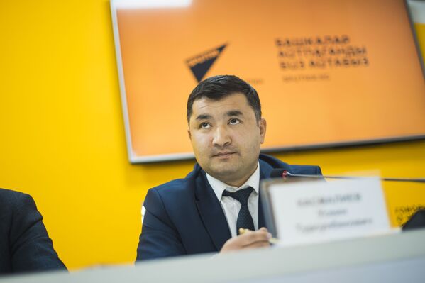 Пресс-конференция Тысячи авто стали заложниками из-за отсутствия центра регистрации в мультимедийном пресс-центре Sputnik Кыргызстан - Sputnik Кыргызстан