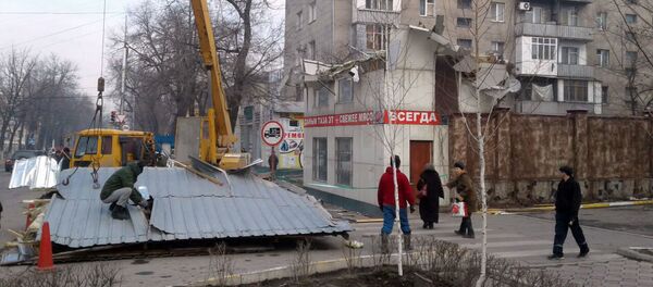 Снос незаконной постройки. Архивное фото - Sputnik Кыргызстан