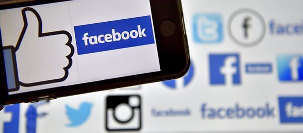 Логотип социальной сети Facebook - Sputnik Кыргызстан