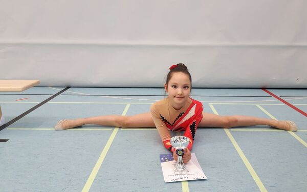 10-летняя Бермет Чороева, чьи родители — уроженцы Кыргызстана, будет представлять Баварию на чемпионате по гимнастике в Германии - Sputnik Кыргызстан
